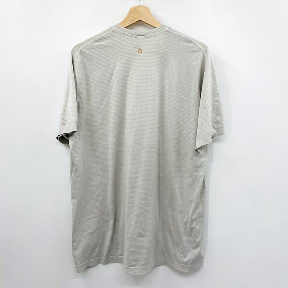 Lululemon gray white mens short sleeve tee - Picture 6 of 7